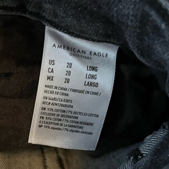 American Eagle Size 20 Long Highest Rise Mom Black Jeans with Distressing - Picture 5 of 9